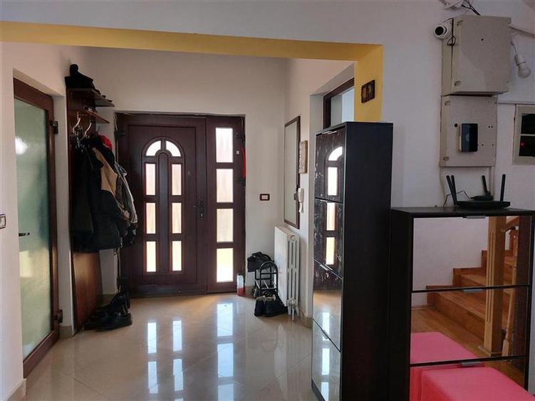 Casa spatioasa in Livada!