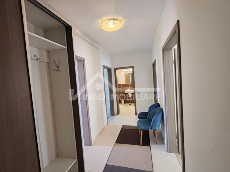 Apartament cu 3 camere, 2, bai, balcon si terasa, Strada Constanta