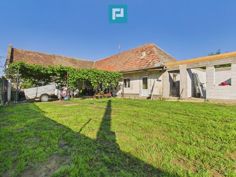 Casă cu 6 camere in Urseni