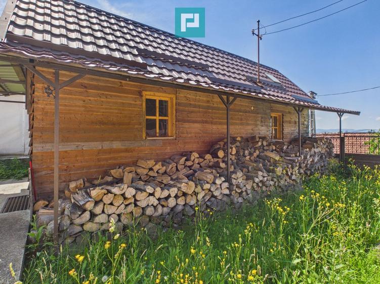 Casă de vacanță cu 2 corpuri si view în Dulcele