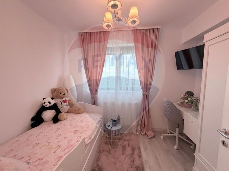 Vanzare apartament 3 camere Hils Pallady