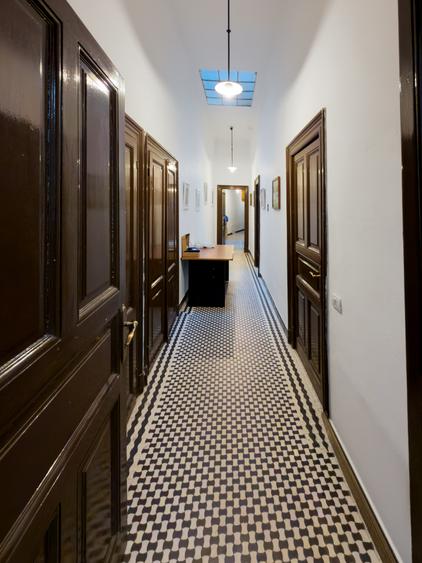 “Vila interbelica cu arhitectura deosebita, curte individuala, 420 mp teren”