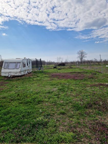 Teren de vânzare 400 mp – Cernele