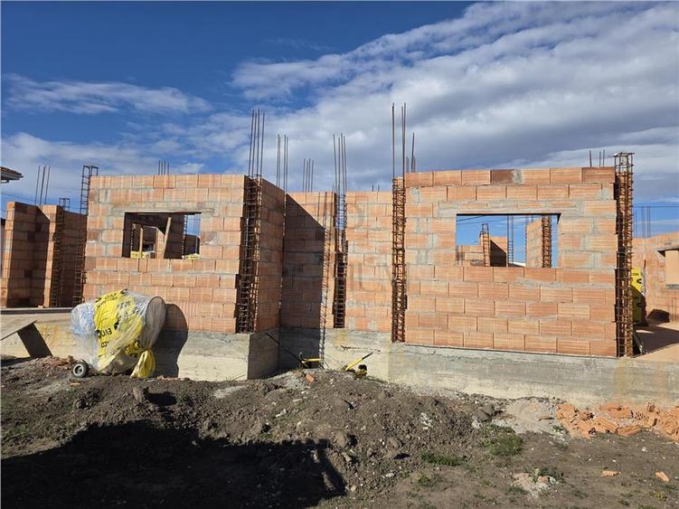 Duplex separat prin dressing - 140 m2 utili - toate utilitatile