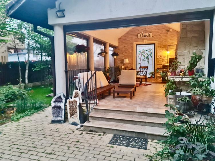 Vila spatioasa de inchiriat 7 camere cu gradina si terasa spectaculoasa