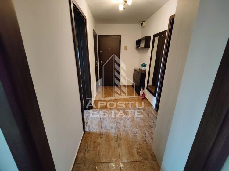 Apartament cu 4 camere, decomandat, 96 mp utili , zona Girocului