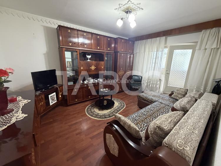 Apartament decomandat 2 camere parter boxa la subsol zona 1 Decembrie - 3