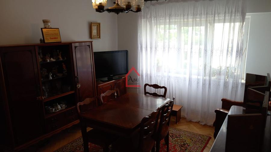 Apartament cu 3 camere, Decomandat, Zona Pacurari