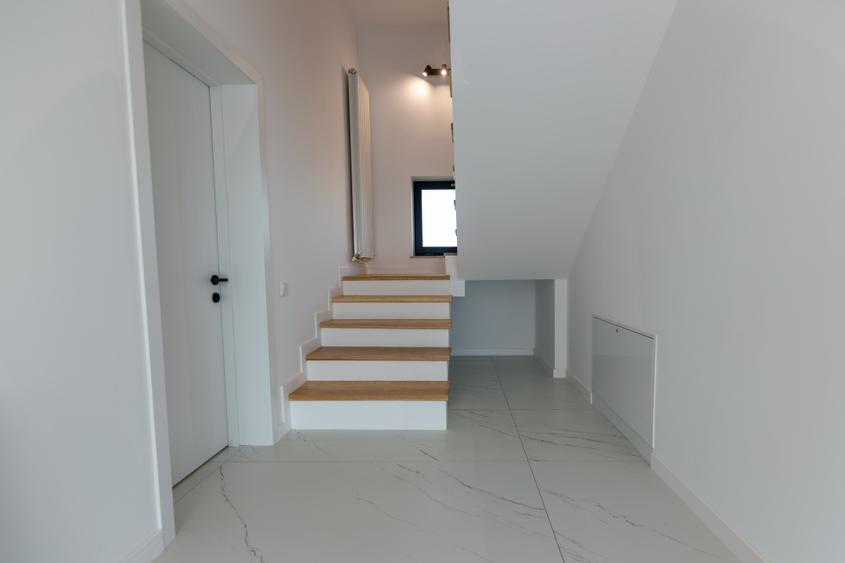 Casa moderna P+1 cu vedere la lac , Corbu