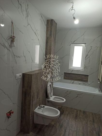 Apartament Nou 4 camere 82 mp-balcon-parcare-Zona Libertatii