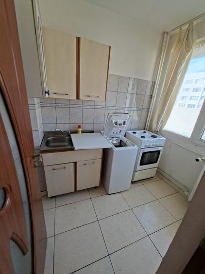 Dristor, garsoniera, 1 minut metrou, 320 euro