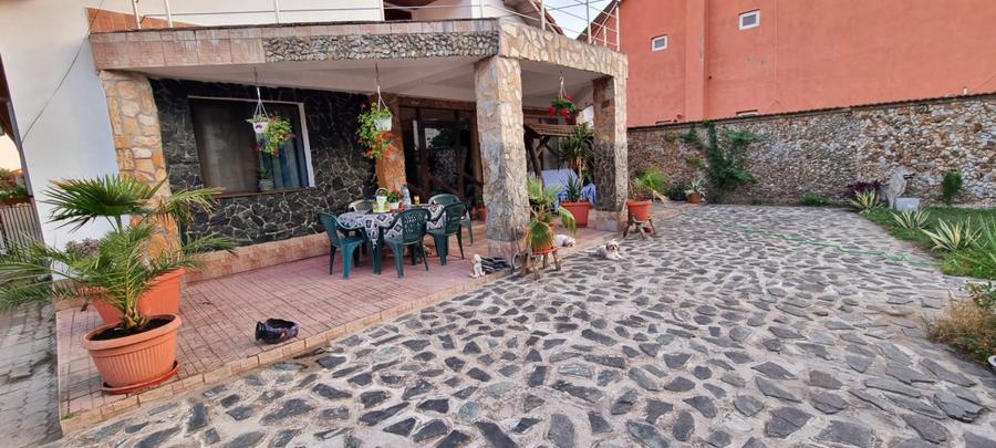 Casa, 170 mp, teren 1400 mp, zona Bariera Valcii