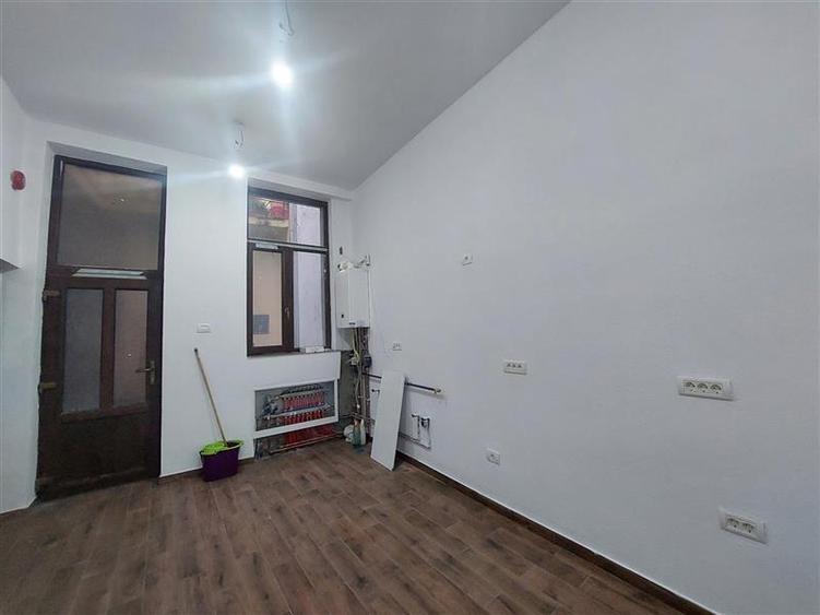 Apartament cu curte privata, zona Bou Rosu, pentru locuit sau afacere