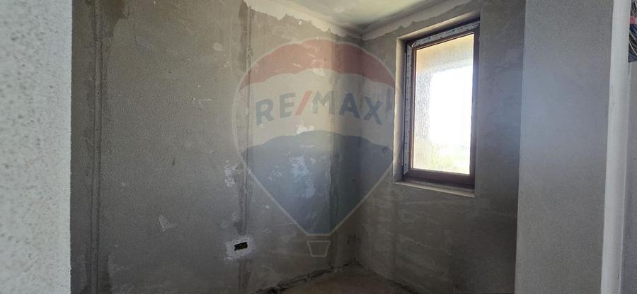 CASA CU ETAJ DE VANZARE LA GRI LA 12 KM DE ARAD ZIMANDUL NOU