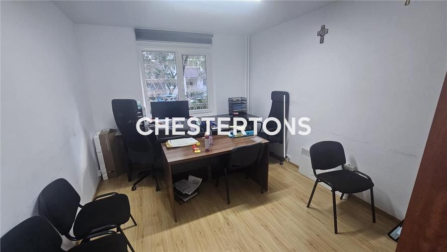 Spatiu renovat 4 camere renovat pentru office 12 minute de metrou Crangasi