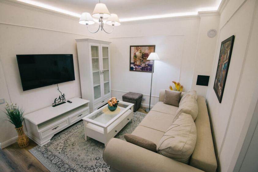 Casă renovată integral, 100 mp utili, curte 250 mp | Gruia - investitie