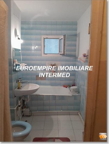 Apartament 2 camere de vanzare zona Poarta 6