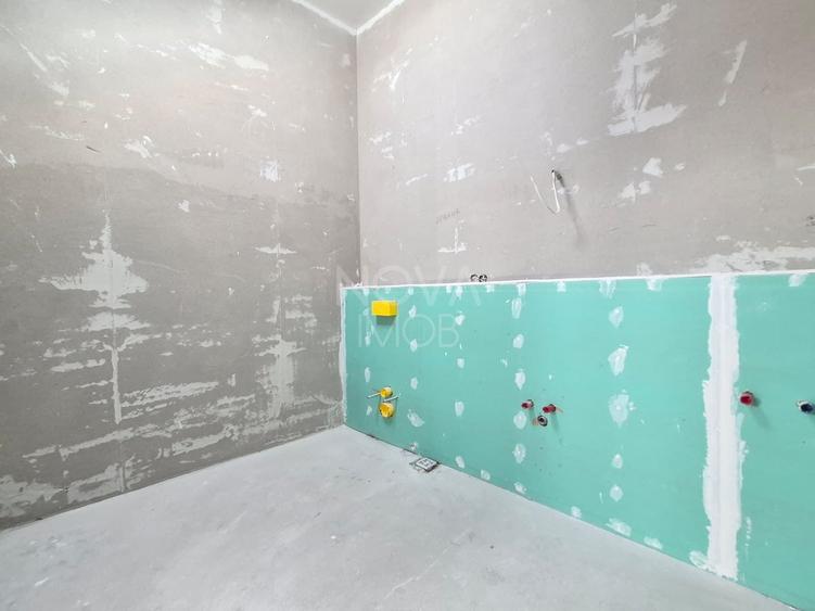 Casa generoasa cu 7 camere, 3 bai, dressing si parcare – Sura Mica