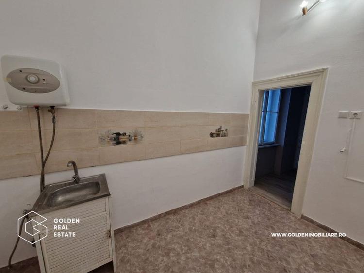 Apartament 3 camere renovat, ultracentral, etaj 3, cladirea Catedralei Catolice
