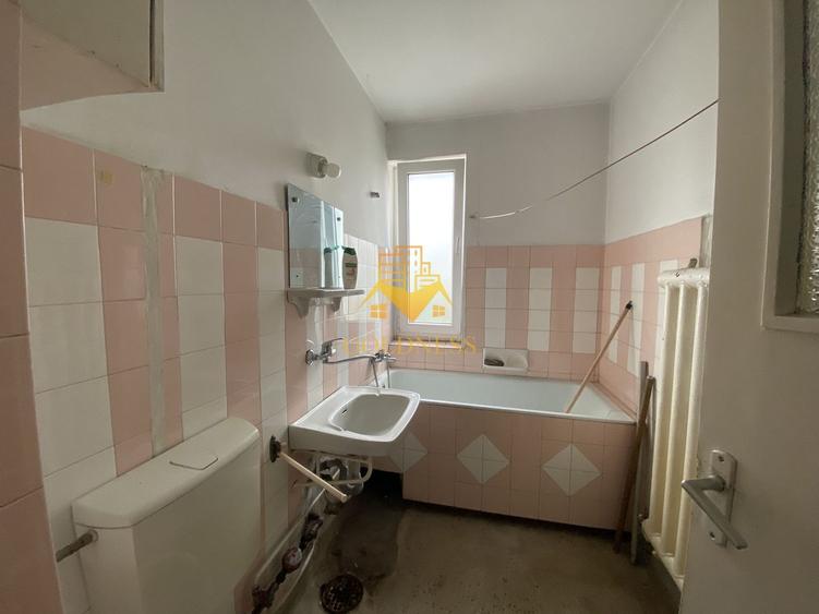 Apartament 2 camere decomandate orientat Sud, et 3/4, P-ta M. Viteazu!