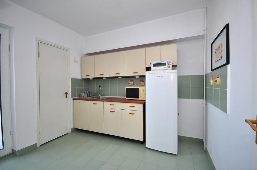 Mosilor zona Obor apartament 4 camere nemobilat, 102 mp, ideal activitate birou