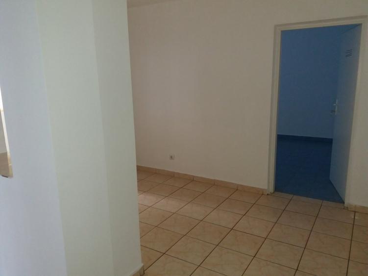 Apartament 3 camere la parter str.Octav Onicescu