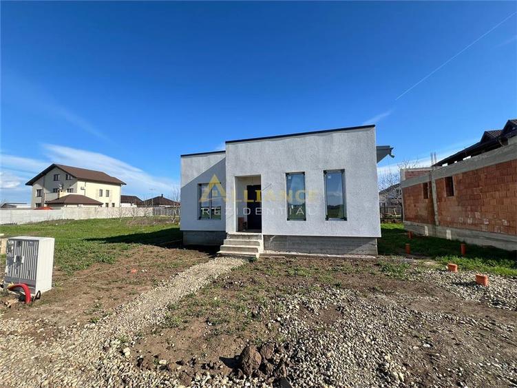 Casa individuala - 4 camere - 2 bai - 80 mp utili-teren 307 mp