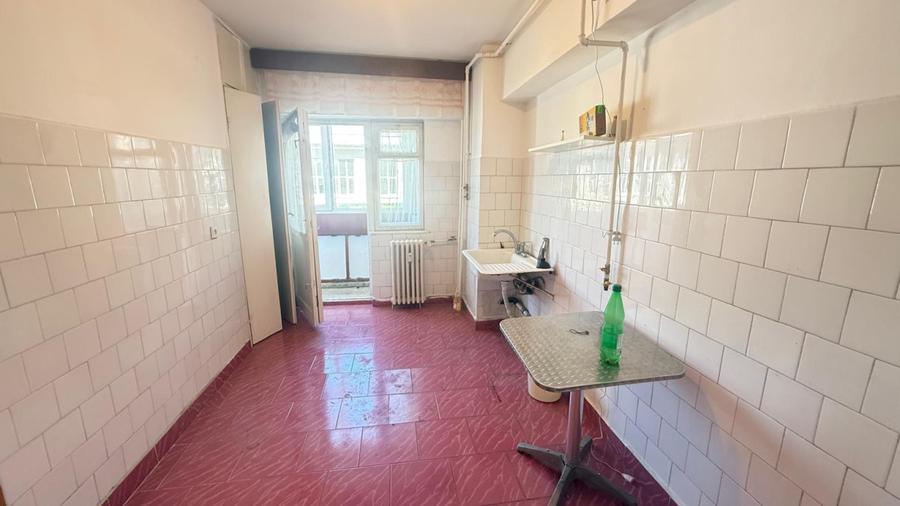 Apartament 3 camere decomandat, 64.80 mp, zona Republicii