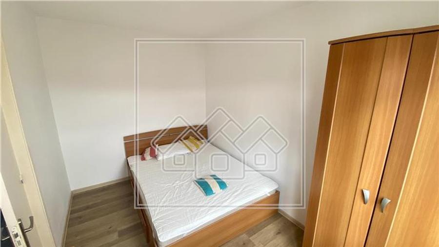 Ap. de vanzare - 2 camere si balcon - zona Cedonia