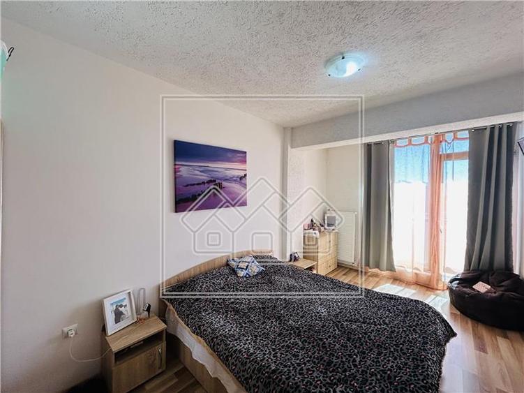Ap cu 2 camere, la cheie, balcon - etaj intermediar