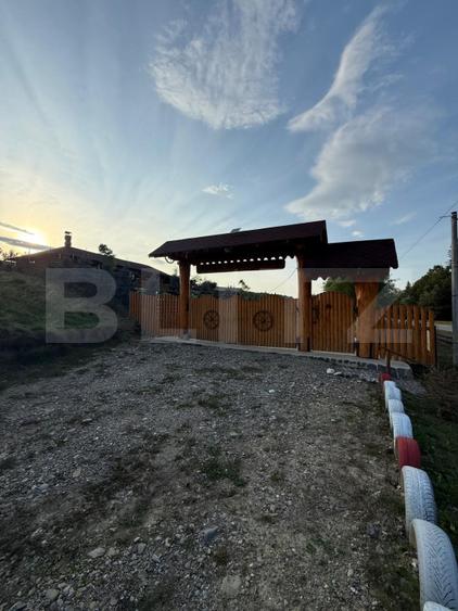 Cabana din lemn rotund, 2 camere, 140 mp, teren 2800 mp, Paltinoasa