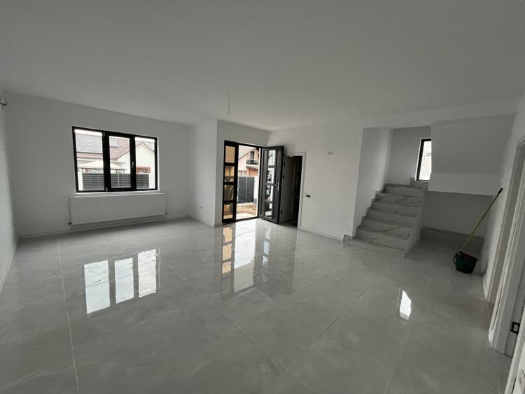 Exclusivitate! Vila P+M, 4 camere, la cheie, zona deosebita, Valu lui Traian!