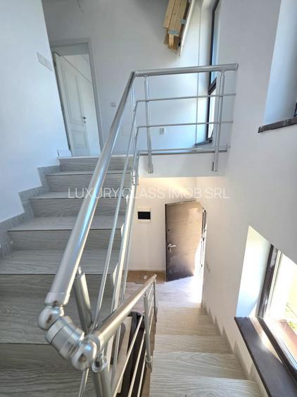 Vanzare Vila Individuala/Cristalului/5 camere id nr 54 - 11