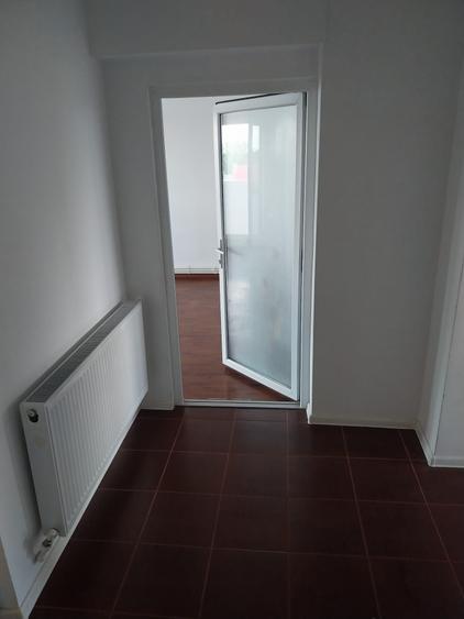 - Spatios! Apartament 3 camere decomandat, ans. Dorobantilor.