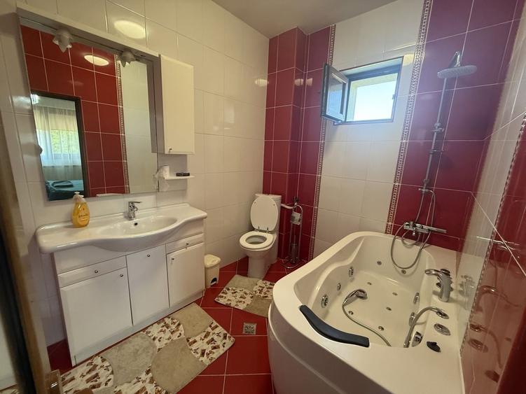 De închiriat apartament 3 camere 85 mp + terasa etaj 1