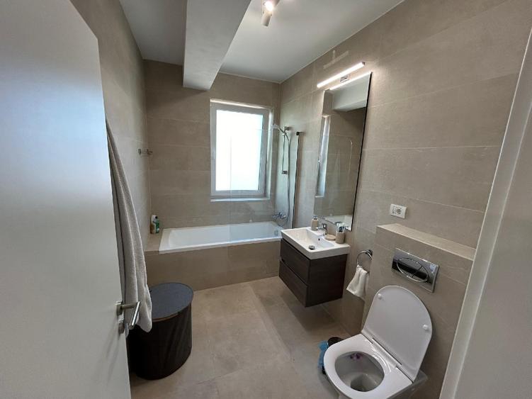 Apartament 3 camere, 2 bai , terasa, 2 locuri parcare subteran + boxa