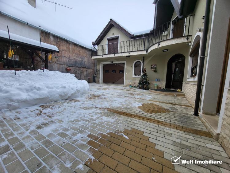 CASA REZIDENTIALA DE LUX + 5 SPATII COMERCIALE CU CHIRIASI