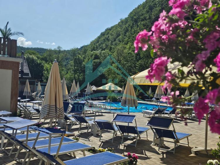 De vanzare, cabana turistica cu restaurant, piscina , si spatiu de cazare!