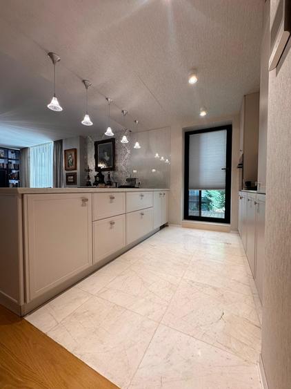Duplex exclusivist cu grădină privată și terasă în zona Charles de Gaulle