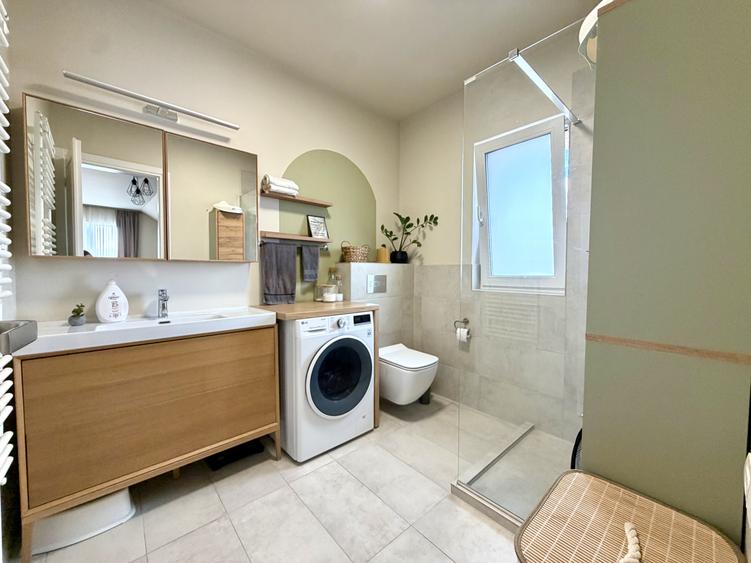 Apartament spatios, 3 camere, pod amenajat, zona centrala Dumbravita