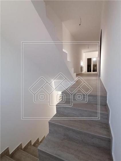 Spatiu birouri/ centru medical/ afterschool - 200 mp - Selimbar