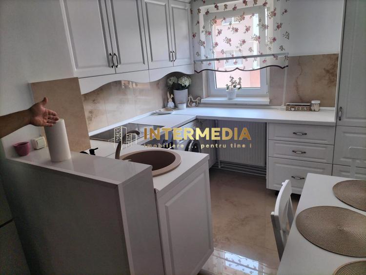Apartament 3 camere 2 bai, parcare, CETATE mobilat si utilat complet