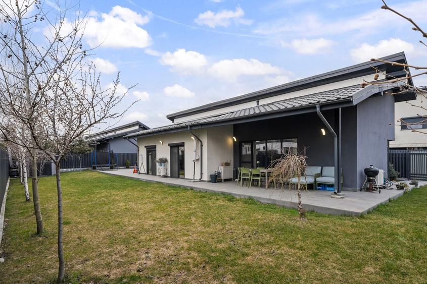 Vila pe parter cu 5 camere | 655 mp teren | dotata cu panouri solare