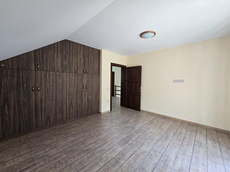 Casă individuală | 5 dormitoare | 230 mp | 700 mp teren | Tăuți Mănăstire