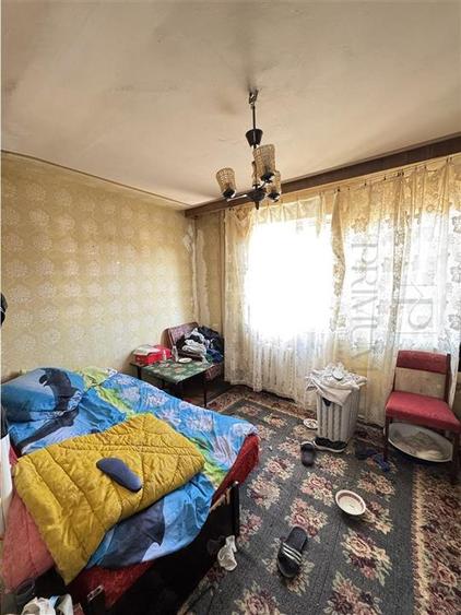 DAMBOVITA - 2 CAMERE - BLOC IZOLAT - ETAJ INTERMEDIAR - DE RENOVAT
