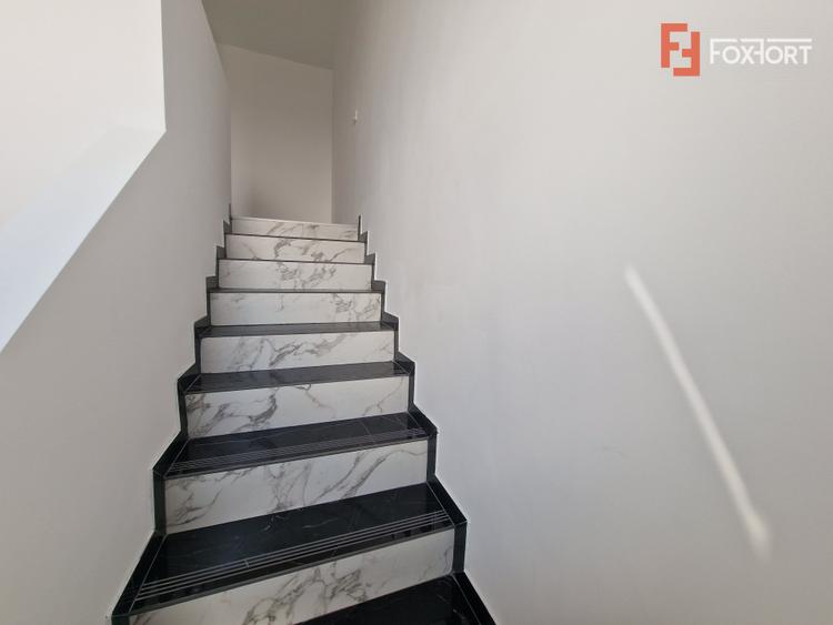 Duplex de vanzare cu 3 camere si teren de 309 mp - Recas