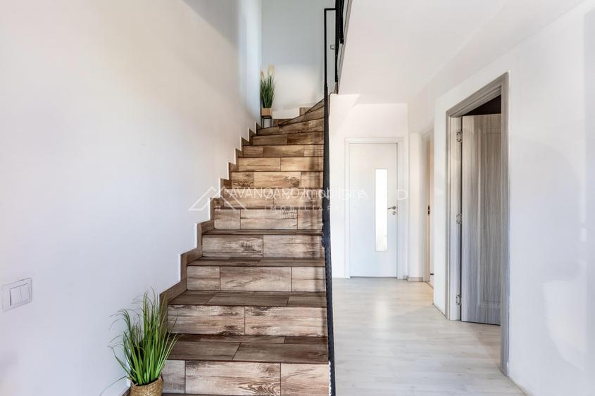 Casă tip duplex retrasă de la strada principală, Gilău - 12