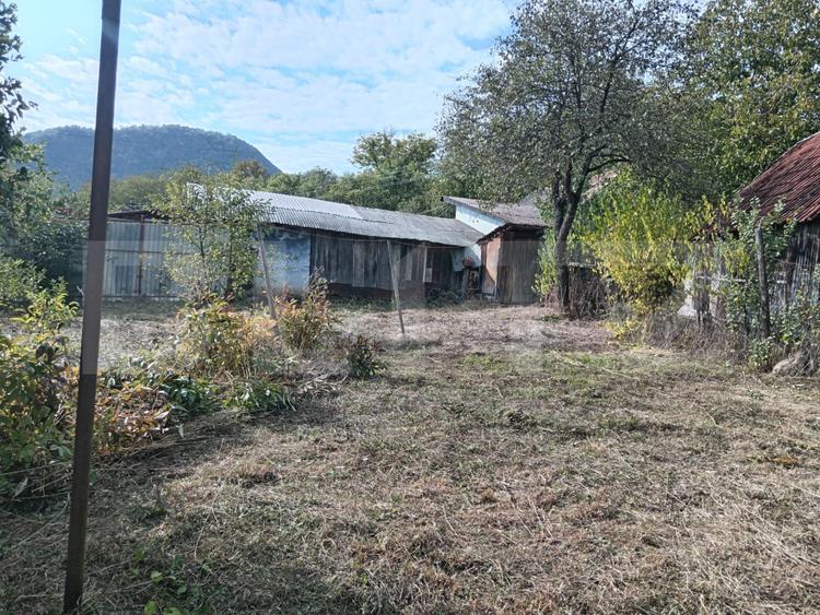 Casa de vanzare, 73 mp, teren 1.439 mp, zona Hondol