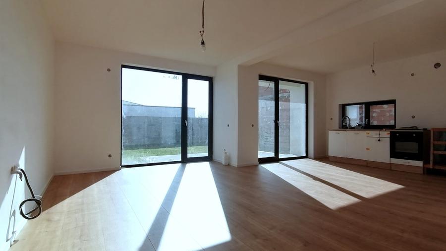 Casa 4 camere drum asfaltat toate utilitatile vatra veche central