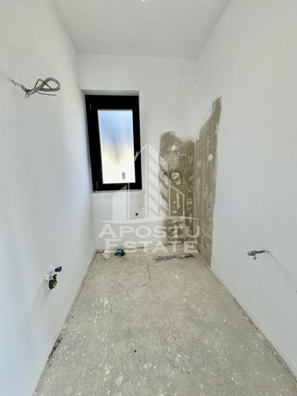 Duplex alipit cu 4 camere situat in vatra satului din Giroc